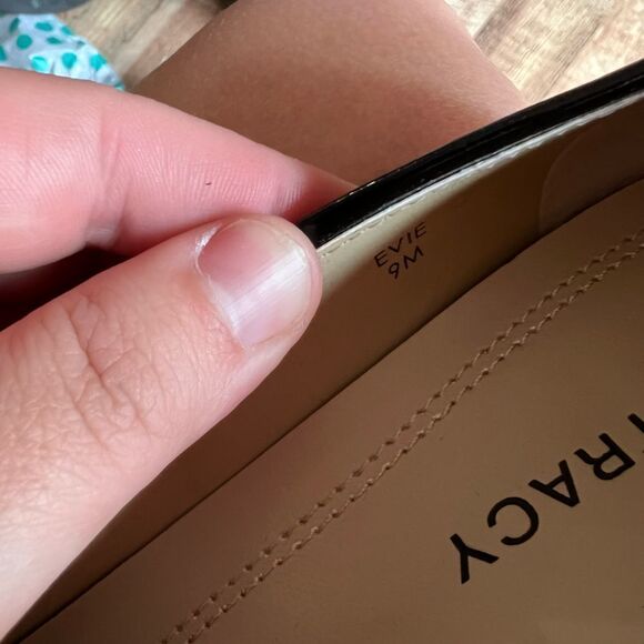 Ellen Tracy black bow pointed heels - Picture 6 of 6